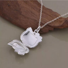 Cargar imagen en el visor de la galería, Hello Kitty Locket Necklace