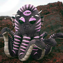 Cargar imagen en el visor de la galería, Kraken Plush Toy