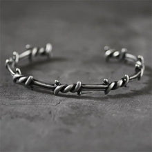 Cargar imagen en el visor de la galería, Steel Spike Bracelet
