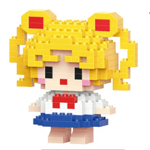 Cargar imagen en el visor de la galería, Sailor Moon Figure with Building Blocks
