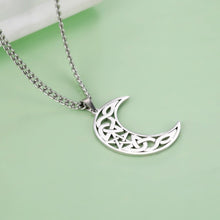 Cargar imagen en el visor de la galería, Silver Celtic Moon Necklace
