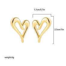 Cargar imagen en el visor de la galería, Cute Heart Earrings
