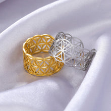 Cargar imagen en el visor de la galería, Viking Flower of Life Ring
