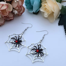 Cargar imagen en el visor de la galería, Spiderweb Earrings
