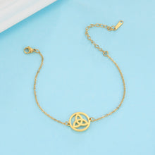 Cargar imagen en el visor de la galería, Circle Triquetra Celtic Amulet Bracelet
