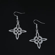 Cargar imagen en el visor de la galería, Witch&#39;s Knot Earrings
