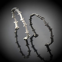 Cargar imagen en el visor de la galería, Steel Spike Bracelet
