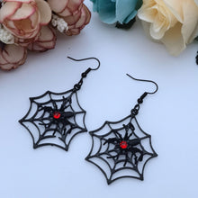 Cargar imagen en el visor de la galería, Spiderweb Earrings
