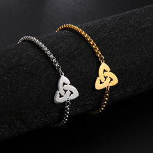 Cargar imagen en el visor de la galería, Triquetra Celtic Amulet Bracelet
