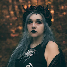 Cargar imagen en el visor de la galería, Gothic Wreath, Roses &amp; Beads Headpiece
