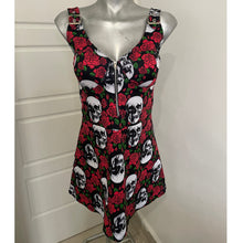 Cargar imagen en el visor de la galería, Skulls &amp; Roses Sleeveless Dress
