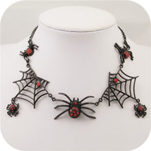 Cargar imagen en el visor de la galería, Spiders Necklace
