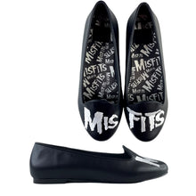 Cargar imagen en el visor de la galería, Misfits Embroidered Flat
