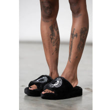 Cargar imagen en el visor de la galería, Starchild Fur Slippers
