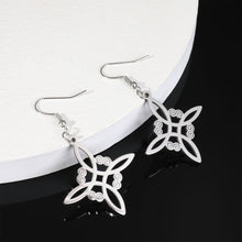 Cargar imagen en el visor de la galería, Witch&#39;s Knot Earrings
